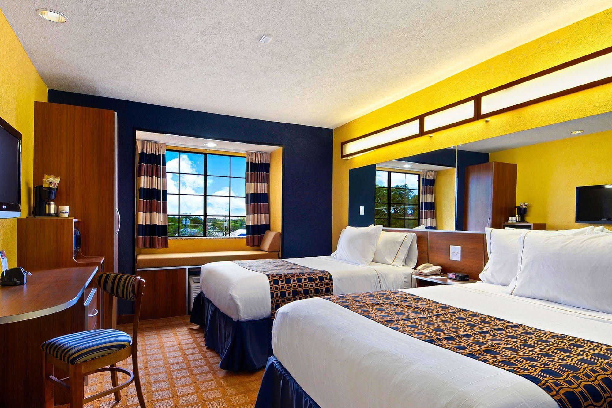 Microtel Inn & Suites By Wyndham New Braunfels I-35 Exterior photo